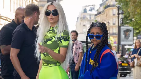 Kim Kardashian, criticată după ce fiica sa, North West, a apărut cu un machiaj puternic pe internet