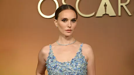 Natalie Portman a devenit mamă pentru a treia oară. Cum a fost fotografiată alături de partenerul ei și bebelușul lor