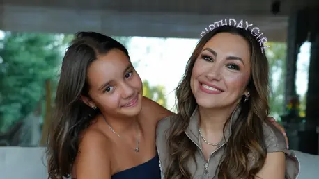 Andra, mândră că fiica ei joacă într-un serial. Artista o însoțește pe Eva la filmări: "Facem un efort uriaș"
