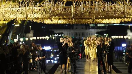 Zvonurile au fost confirmate! Anthony Vaccarello părăsește Saint Laurent după zece ani la conducerea creativă a casei de modă