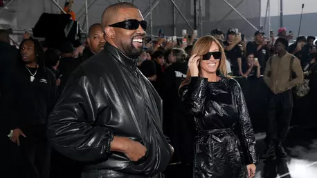 Bianca Censori, apariție spectaculoasă la concertul lui Kanye West. Ținuta transparentă cu care a atras toate privirile