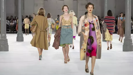 Dries Van Noten SS27: Julian Klausner aduce glamour-ul în viața de zi cu zi