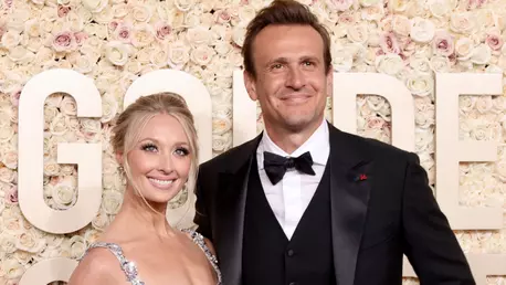 Jason Segel s-a căsătorit cu Kayla Radomski. Primele imagini de la nunta celor doi