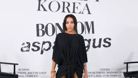 Cristina Ștefania, apariții stylish la Paris Fashion Week. Ce a purtat artista și alături de ce staruri K-pop a fost surprinsă