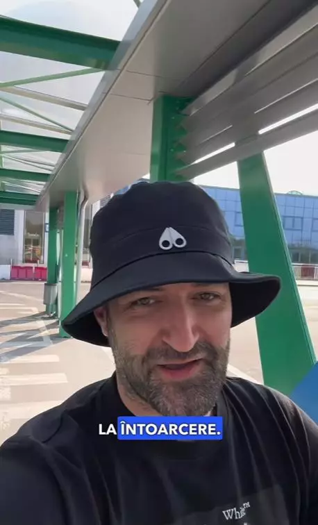 Smiley s-a întors în București și le-a lăsat pe Gina Pistol și fiica lor în Grecia