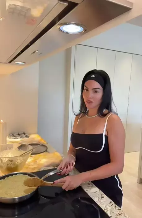 georgina-rodriguez-omleta-spaniola-7