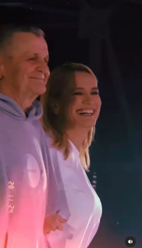 Andreea Esca a defilat pe podium alături de tatăl ei  (3)