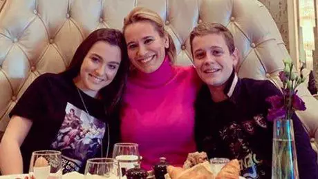 alexia-eram-primeste-sume-colosale-pde-la-youtube-cati-bani-face-pustoaica-de-19-ani-a-andreei-esca-444449-1024x538-1