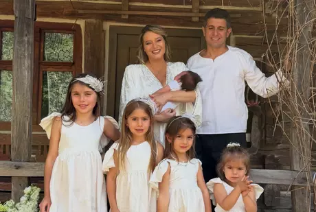 Laura Cosoi și Cosmin Curticăpean nu uită de romantism, chiar dacă au cinci fiice și multe responsabilități: „Mă emoționează grija lui. Sunt văzută ca femeie, cu nevoile mele!” / EXCLUSIV