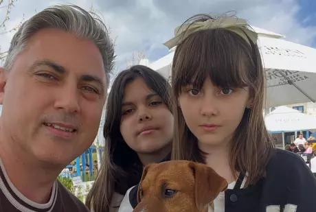 Unde pleacă Alexandru Ciucu în vacanța de vară cu fiicele sale și ale Alinei Sorescu. Designerul le-a pregătit o escapadă specială, în țară, dar și în Grecia: ”Eu le-am propus aceste trasee, iar fetele le-au acceptat”/ EXCLUSIV