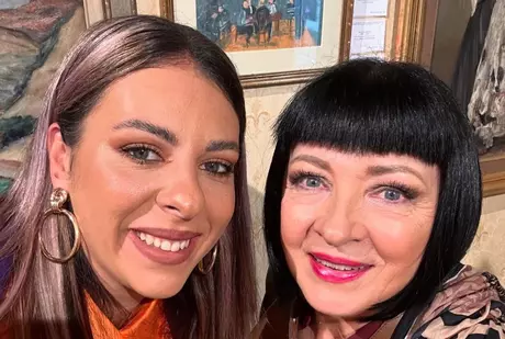 Neti Sandu împarte hainele cu nepoata ei, Alice, mai tânără decât ea cu 30 de ani. Ce relație au: „Facem aceleași lucruri, ne îmbrăcăm la fel!” / EXCLUSIV