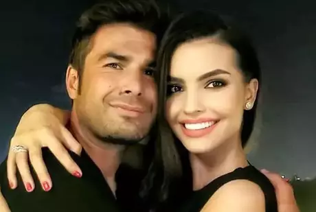Sandra Mutu vorbește în premieră despre prima întâlnire cu soțul ei, Adrian Mutu: „Cel mai mult m-a surprins faptul că am descoperit un om mult mai sensibil și mai atent decât lăsa să se vadă imaginea lui publică” / EXCLUSIV