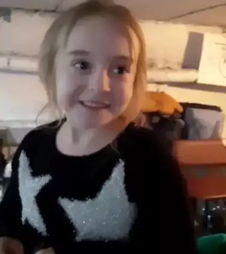 amelia-anisovych-fetita-din-adapostul-din-kiev1