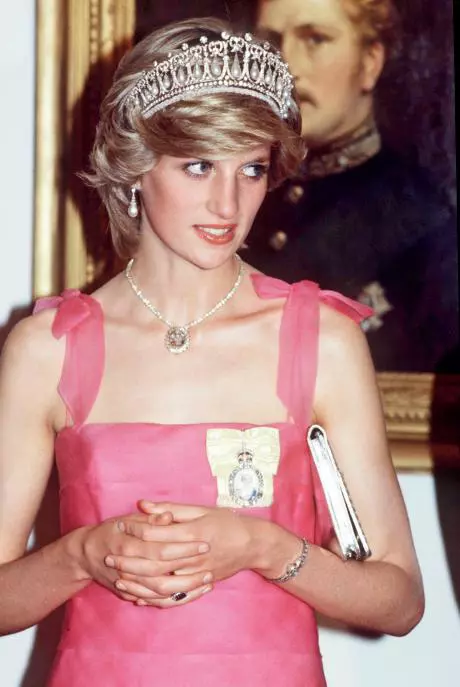 Prințesa Diana purtând „Cambridge Lover’s Knot“