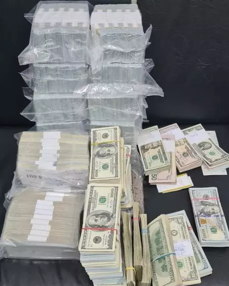 ucraineni-1.6-milioane-dolari-vama-