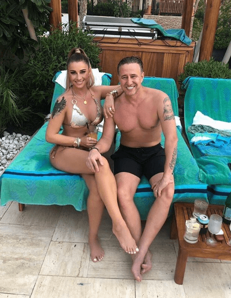 imagine-de-colectie-anamaria-prodan-si-reghencampf-in-costume-de-baie-la-plaja_5-1