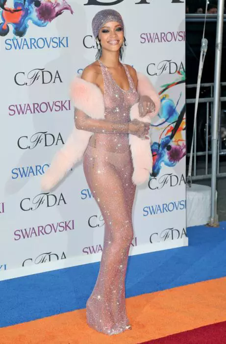 Rihanna la CFDA Fashion Awards în 2014