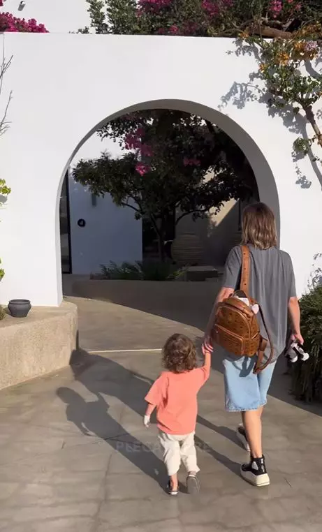 Gina Pistol și Smiley, în vacanță cu fiica lor. Ce imagini superbe au publicat din Grecia