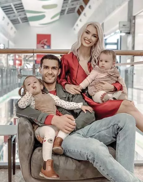 Andreea-Bălan-și-familia-1