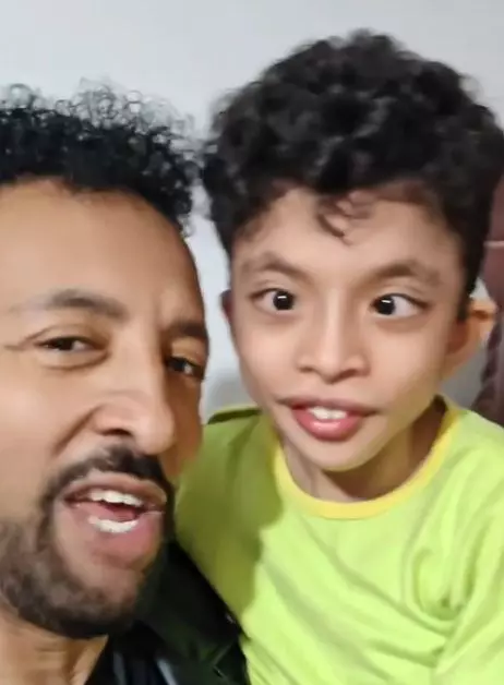 Cum arată acum Leon, fiul lui Kamara și al Oanei Hănțoiu  (8)