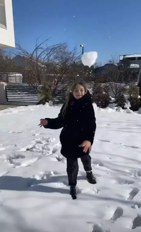 Maya, fetița Antoniei