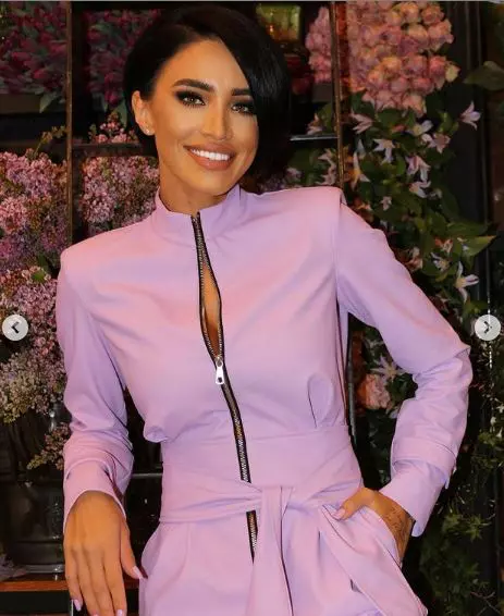 2021-02-02-16_29_40-A-D-E-L-I-N-A-E-•D-•A-@adelina.pestritu-•-Instagram-photos-and-videos