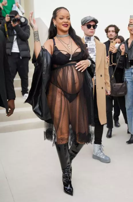 Rihanna a devenit mamă pentru a doua oară
