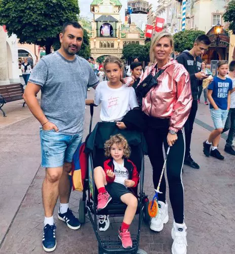 Andreea-Bănică-Lucian-Mitrea-și-copiii-lor-Sofia-și-Noah-1-464x500