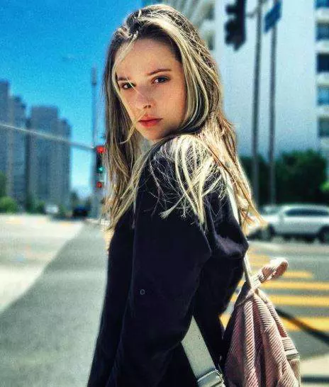 actrita adina