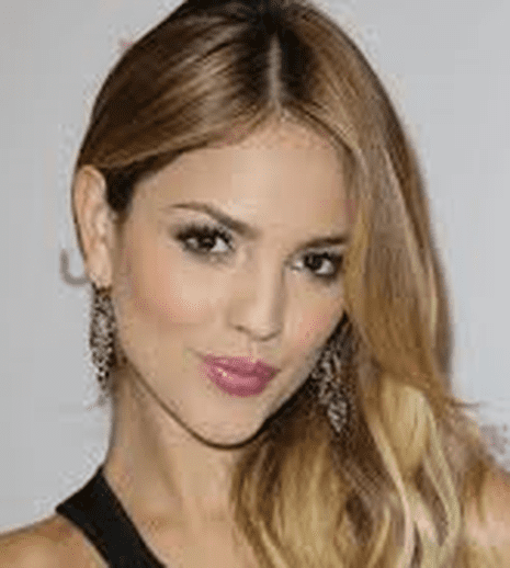 Eiza Gonzalez s-a transformat într-o vampiriţă sexy