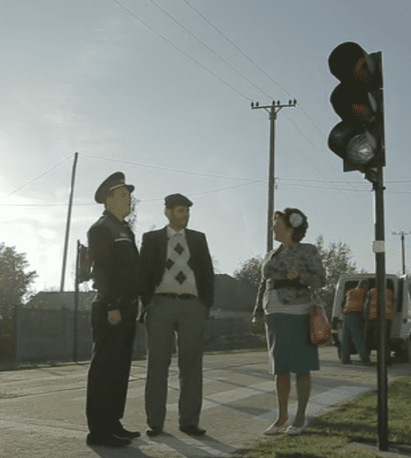 Un semafor dă peste cap viaţa în “Las Fierbinţi”