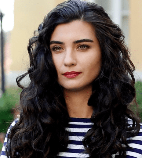 Tuba Büyüküstün revine la tv în serialul „Dragoste de contrabandă”