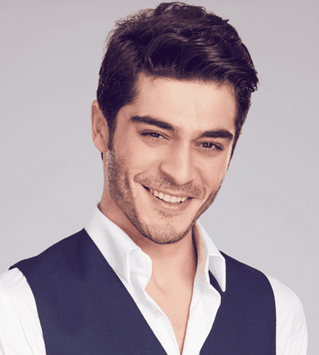 Burak Deniz, Mert din serialul turcesc „Regina nopţii”, e dorit la Bollywood