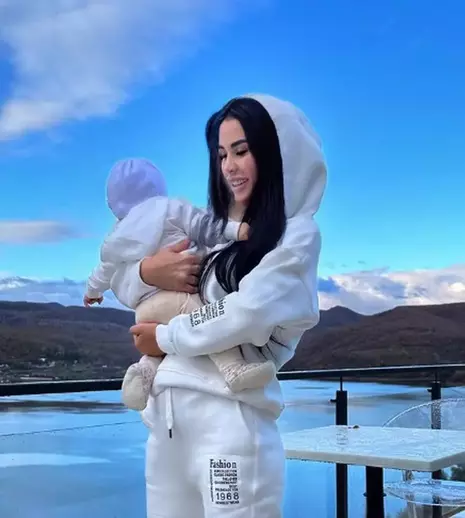 Daniela Crudu a născut un băiețel. Prima imagine cu fiul fostei asistente TV. Ce nume va purta