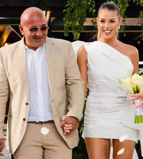 Ce diferență de vârstă există între Roxana Nemeș și soțul său, Călin Hagima. Artista a devenit mamă de gemeni
