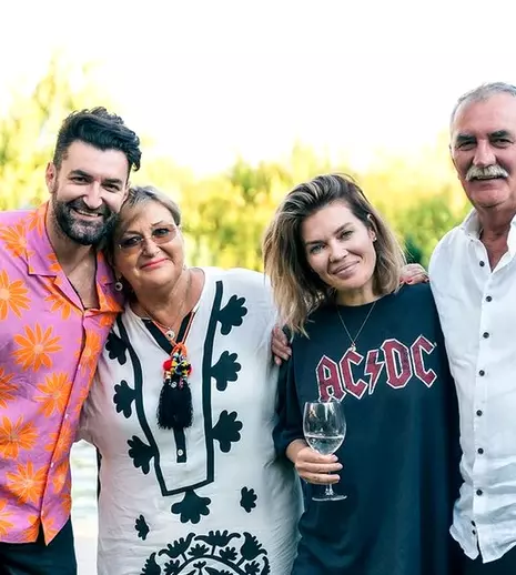 Ce relație are Gina Pistol cu socrii. Prezentatoarea îi cunoaște dinainte de a forma un cuplu cu Smiley