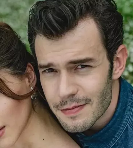 Cemre Baysel și Aytaç Şaşmaz s-au despărțit după patru ani de relație. Ce mesaje cu subînțeles și-au transmis pe Instagram