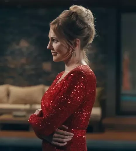 Meryem Uzerli joacă în „Antalya Gambit”. Noul serial este filmat în decorul spectaculos al Antalyei
