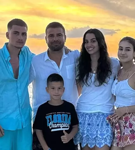 Fiica cea mare a lui Adrian Mutu, vacanță în România. Adriana seamănă izbitor cu mama sa, Consuelo