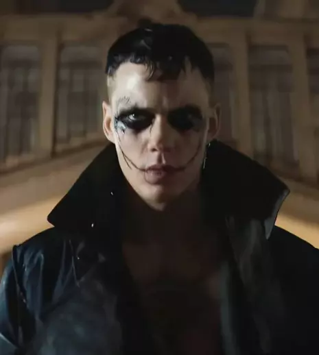 „The Crow: Iubire și răzbunare” creează controverse înainte de marea premieră. Ce nemulțumiri are Bill Skarsgård