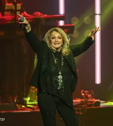 Bonnie Tyler a ieșit din comă, dar rămâne la terapie intensivă după o operație de urgență. Vești de ultimă oră despre artistă