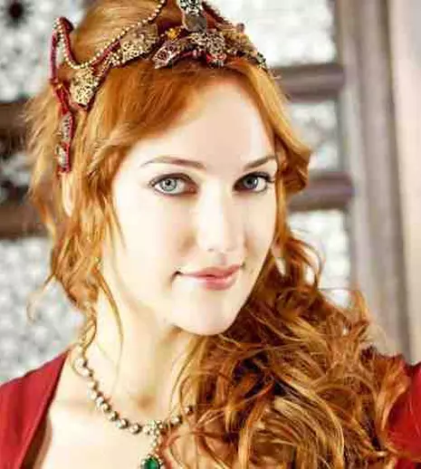 Meryem Uzerli a pus mâna pe un contract de 1,5 milioane de dolari