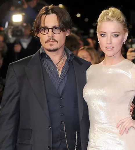 Johnny Depp nu vrea să o sperie pe Amber Heard cu un contract prenupţial