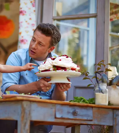Jamie Oliver va avea o nouă emisiune la TV Paprika: „Arome îmbietoare”
