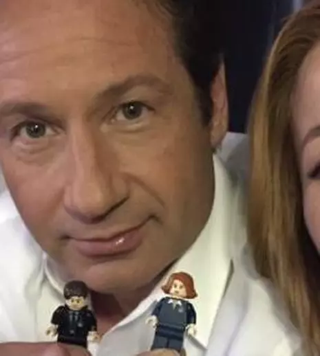 Gillian Anderson lansează o campanie pentru „LEGO X-Files”