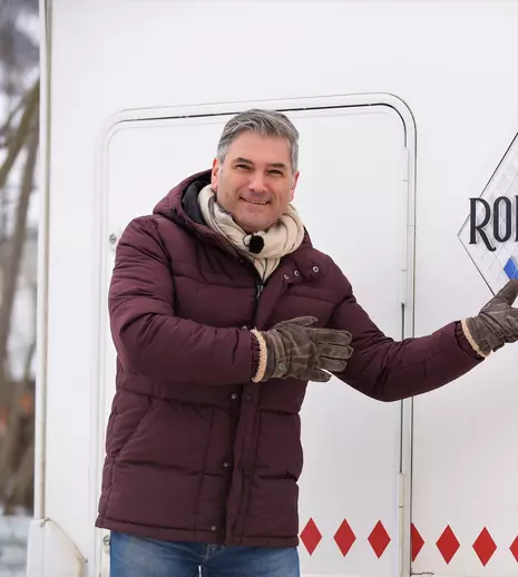 FOTO. Au început filmările pentru „Ie, Românie”. Mircea Radu, primit cu brațele deschise în Maramureș