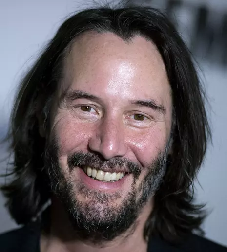 De ce Keanu Reeves donează bani sau le face cadouri colegilor lui. Un prieten l-a dat de gol