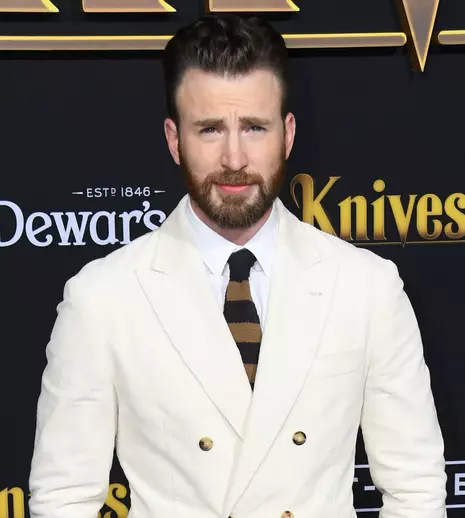 Chris Evans i se alătură lui Dwayne Johnson în comedia „Red One”