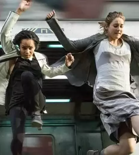 Filme la TV azi, 17 mai: „Divergent”, „Hulk uriașul”, „Experiment la cald”