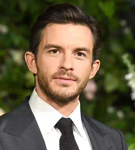 Starul din „Bridgerton”, Jonathan Bailey, va juca alături de Matt Bomer într-un nou serial. Ce se știe până acum